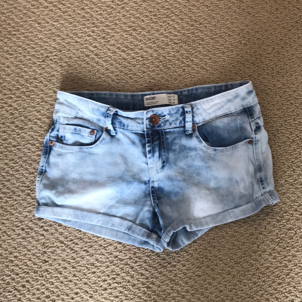 Bleach wash jean shorts from Cotton On